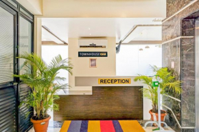 Super Townhouse OAK Regal Inn Near Sant Tukaram Nagar Metro Station